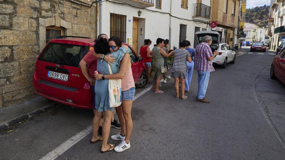 Los Vecinos De Teresa Vuelven Al Pueblo Tras Las Peores Hotas Del